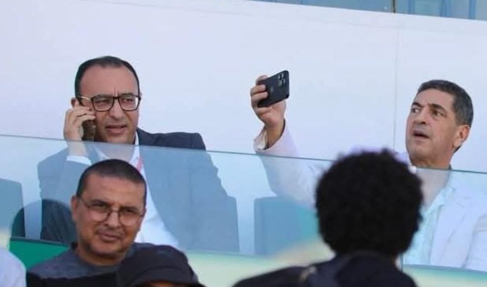 الوالي أمزازي يؤازر الحسنية في لحظة الحسم.. حضور يعكس التزام بالمسؤولية