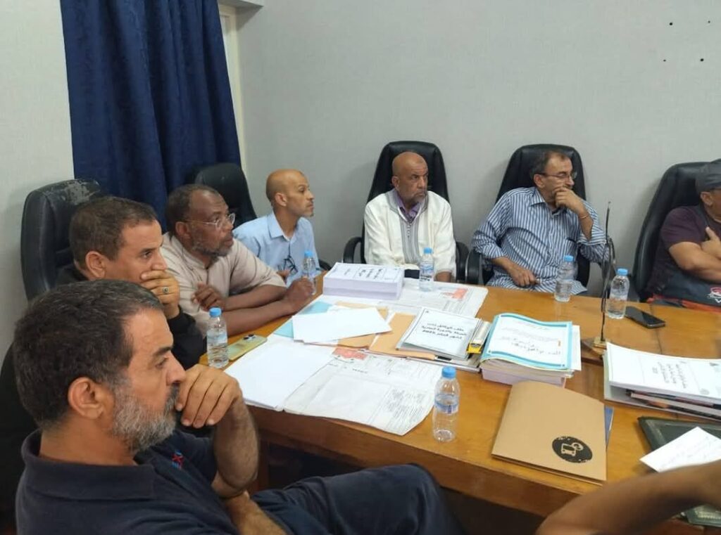 نائب رئيس جماعة أكادير عبد الله بولغماير يستقبل قيادات الفيدرالية المهنية لإداوتنان لتدارس مشاكل الحرفيين وتسريع إخراج المنطقة الصناعية بالدراركة