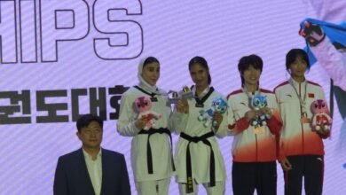 البطلة أمينة الدحاوي على منصة التتويج بالميدالية الذهبية في الدوري الدولي للتايكواندو بكوريا الجنوبية
