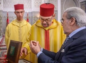جلالة الملك يستقبل والي بنك المغرب عبد اللطيف الجواهري