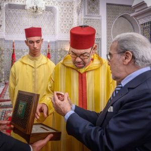 جلالة الملك يستقبل والي بنك المغرب عبد اللطيف الجواهري